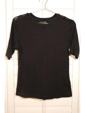 Truth by Republic black top with lace shoulder detail size Medium